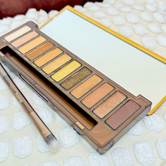 Urban Decay Naked Honey Eyeshadow Palette - Picture 7 of 10